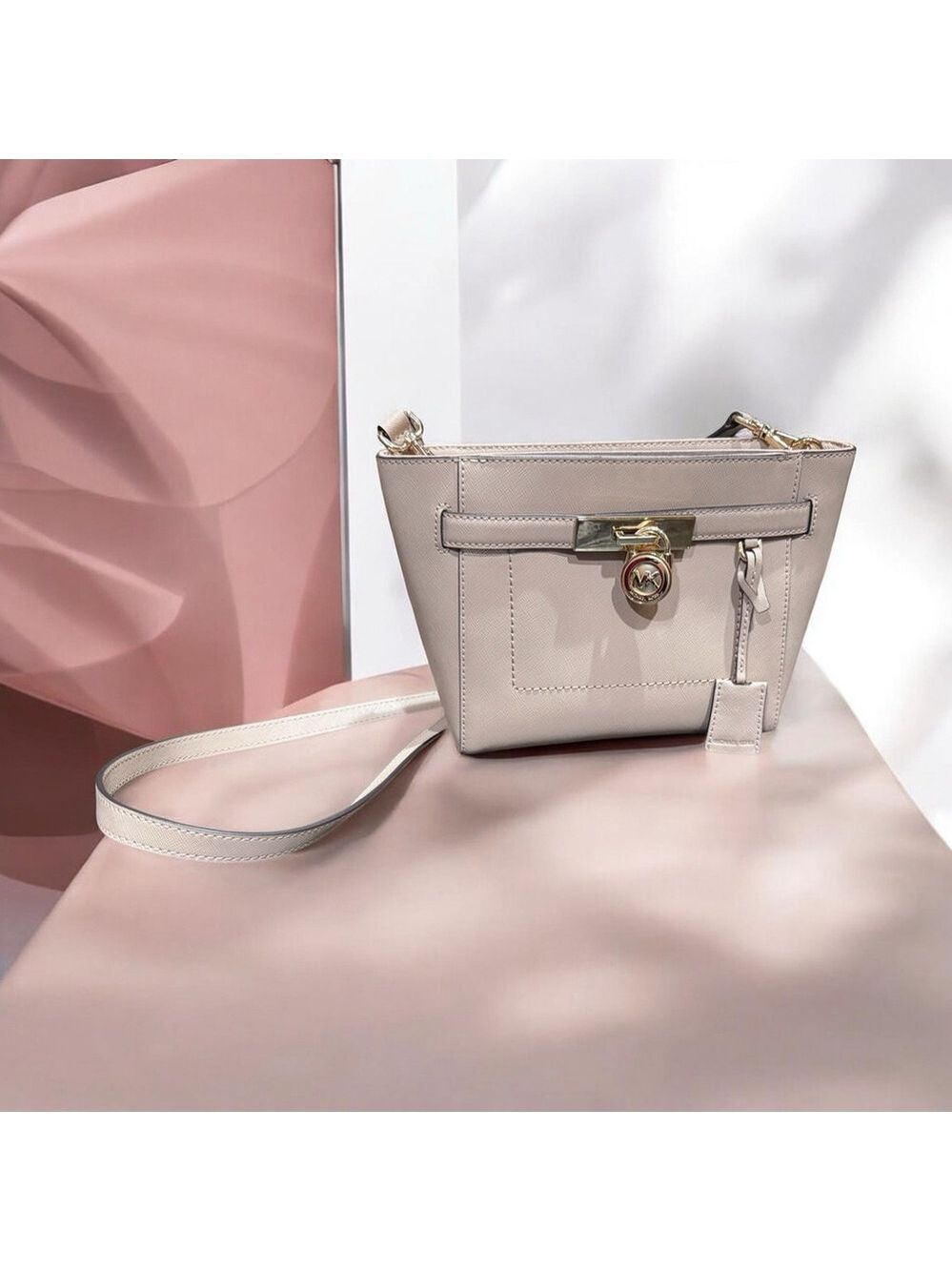 Michael Kors Hamilton Traveler Messenger Bag